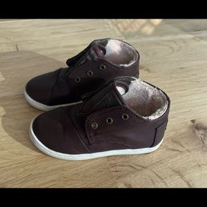 TOMS - shearling lined chukka boots - 9 toddler